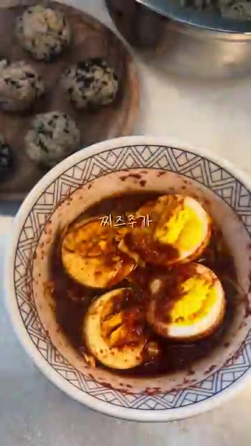전자레인지에 3분간 돌린다. — 계란볶음밥 & 주먹밥