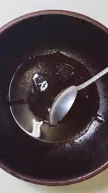 질그릇에 맛술 2큰술, 까나리액젓 1큰술, 올리고당 1큰술, 집된장… — 꽈리고추는 절대로 생으로 무치지 마세요! 꽈리고추 된장무침 레시피
