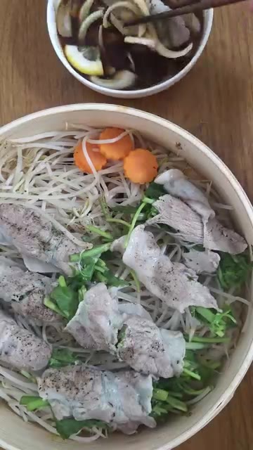 완성된 찜을 준비한 소스와 함께 곁들여 맛있게 즐깁니다. — 미나리 대패삼겹살 숙주찜