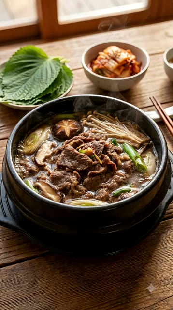 모든 재료를 뚝배기에 넣고 끓입니다. — 종이컵으로 10분 만에 끝내는 뚝배기 불고기 황금비율 레시피