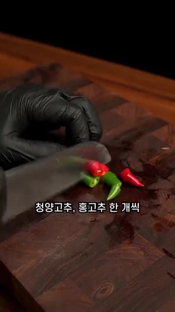 팬에 차돌박이를 넣고 노릇하게 구워 기름을 빼줍니다. 구운 차돌박이… — 고깃집에서 먹던 그 맛!! 차돌된장찌개 맛있게 끓이는 법