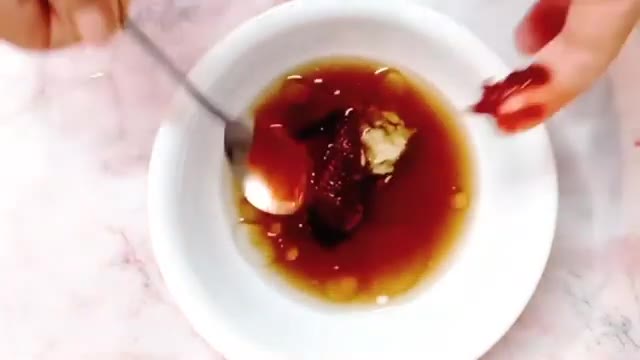 볼에 물 1/3컵, 간장 2T, 식용유 1T를 넣는다. — 에어프라이어 양념 새송이버섯구이 만들기