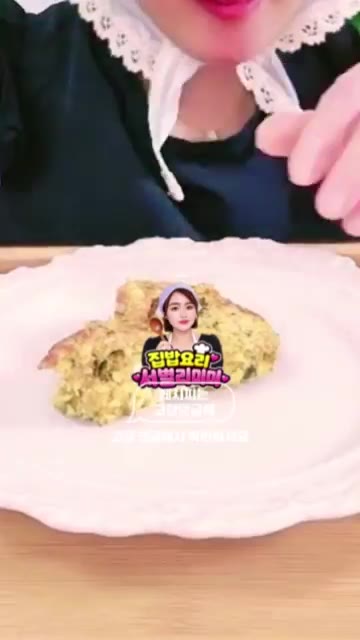 단호박 조각을 위에 올리고 굽는다. — 밀가루 없이 단호박빵 만들기
