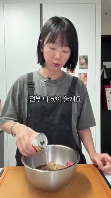 물 200ml를 붓고 끓여줍니다. 야채 육수 가루가 있다면 추가해도… — 당면 가득 넣은 국물 자작한 소불고기 레시피