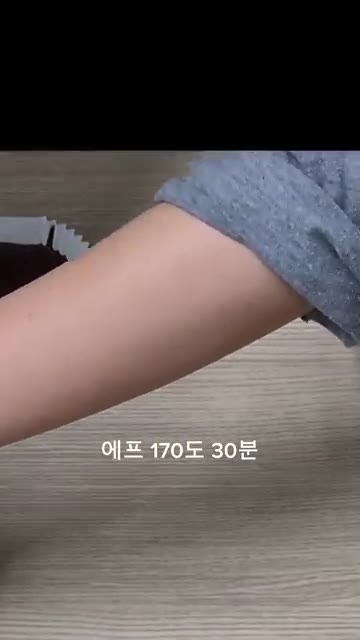 에어프라이어에 170도에서 30분간 구워줍니다. (20분 추천) — 밀가루 없는 초코 머핀 (실패편)