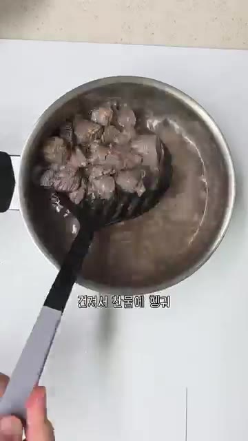 무는 0.3~0.5cm 두께로 나박 썰고, 대파는 송송 썰어 준비한… — 맑은 소고기 무국 레시피 볶지 않고 맛있게 끓이는 법