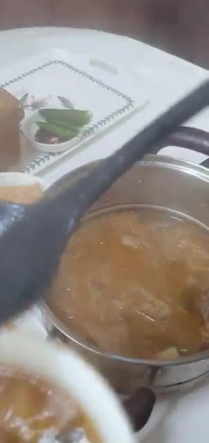 무는 채 썰어 고춧가루, 국간장, 다진 마늘, 참기름, 소금으로 양… — 소고기 배추국.깻잎 무생채등