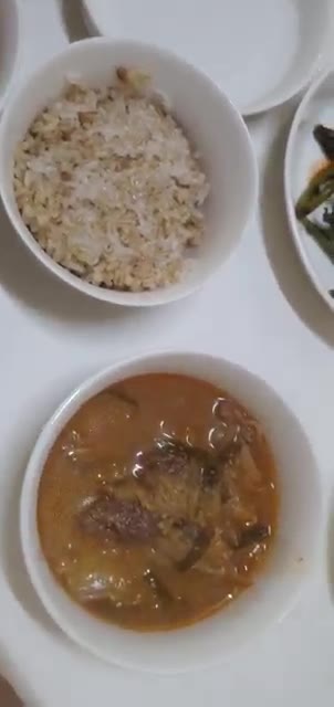 깻잎은 깨끗이 씻어 양념에 버무린다. — 소고기 배추국.깻잎 무생채등
