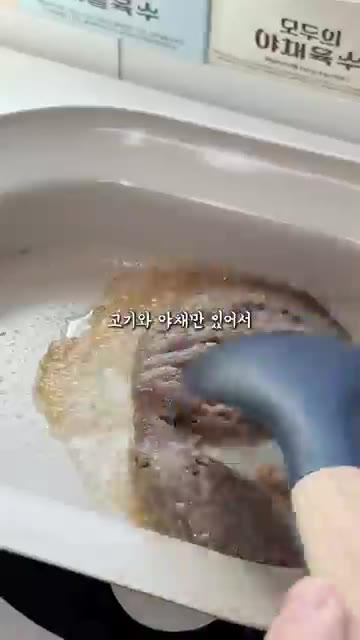 밀가루, 빵가루, 전분가루 없이 1% 미만의 염도만으로 반죽하여 그… — 인공첨가물 없이 만든 100% 한우 떡갈비