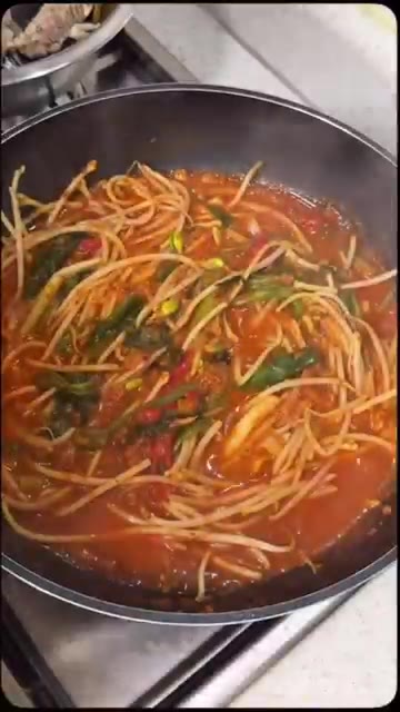 마지막으로 참기름 2와 쪽파, 통깨를 뿌려 마무리합니다. — 노랑가오리찜 만들기