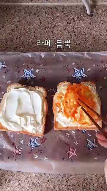 그릭 요거트 위에 양배추 당근 라페를 듬뿍 올립니다. — 뱃살 쏙 빼주는❗️ 양배추 당근라페 레시피