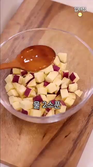 깍둑 썬 고구마에 물 2큰술을 넣고 뚜껑을 덮어 전자레인지에 4분… — 다이어트 할 때 낫또 맛있게 먹는법