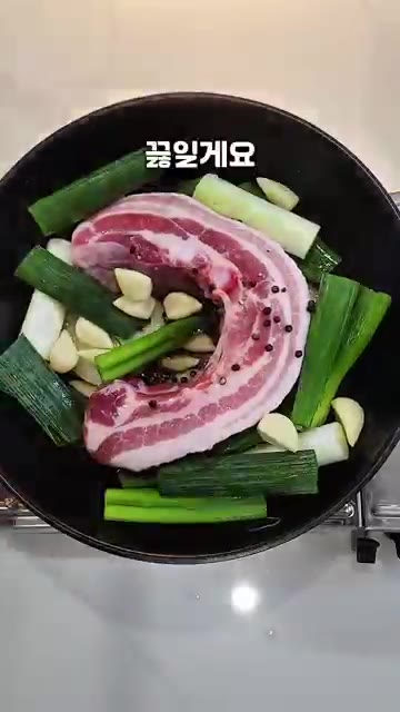 중약불에서 40분간 끓인다. — 소주 양보하세요 인생 최고의 맛입니다