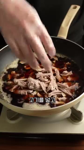 깨끗한 냄비에 물 500ml, 진간장 100ml, 미림 50ml,… — 잡내 NO!! 실패 없는 돼지고기 장조림 레시피