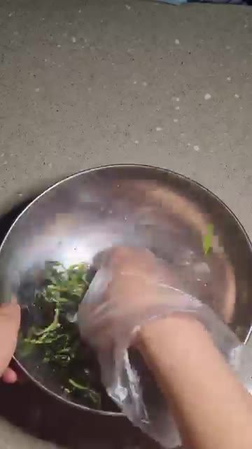 맛있게 조물조물 무쳐주면 완성입니다. — 너무 쉬운 취나물 무침