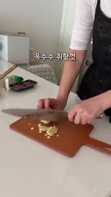 달걀 2알에 야채볼과 옥수수를 넣고 섞은 뒤, 팬에 지단처럼 부어… — 15분 현실 유아식 아기반찬 3가지