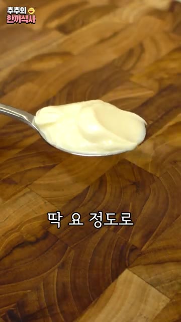 작은 볼에 마요네즈 5큰술, 식초 2큰술, 꿀 1큰술, 설탕 1/2… — 바삭한 옥수수 샐러드 레시피