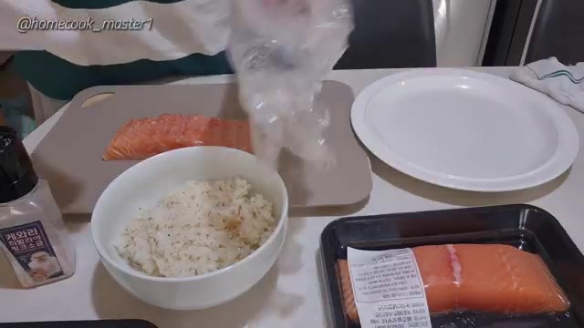 음식을 모두 완성했어요. — 초간단 연어초밥 만들기