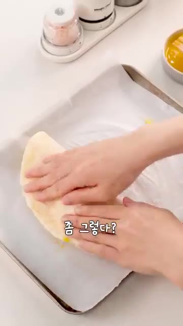 겉은 바삭하고 속은 포슬포슬한 감자와 쭉 늘어나는 치즈가 어우러진… — 피자 배달 끊게 한 감자요리🥔