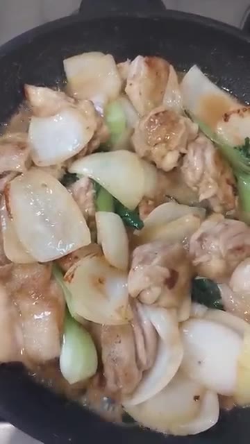 재료가 모두 익고 소스가 졸아들 때까지 끓여 완성한다. — 닭다리살 버터 간장 조림
