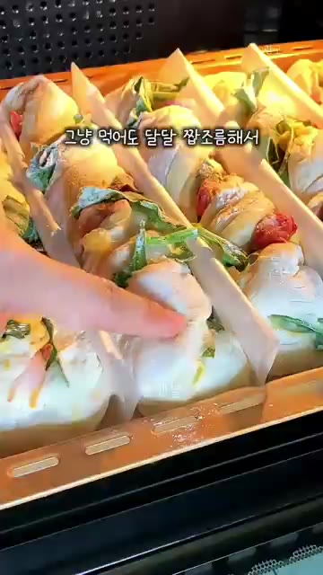 그냥 먹어도 달달 짭짤해서 아이가 한 손에 들고 순삭하는 빵입니다. — 맘카페에서 난리난 편식 종결 레시피