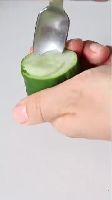 오이를 약 1.5cm 두께로 썰어 줍니다. — 주말 다이어트 건강 간식 에그마요 오이초밥