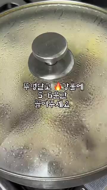우삼겹을 듬뿍 넣어주세요. — 10분 완성! 쯔유로 만드는 초간단 스키야키 레시피