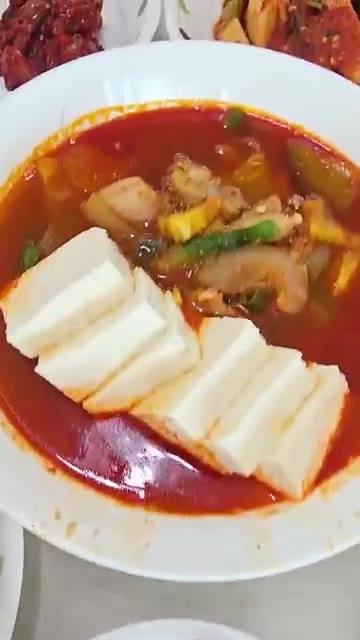 다양한 종류의 김치와 찌개, 장조림, 멸치볶음, 생선구이, 밥, 국… — 26년 가을 집밥일기: 두부찌개, 알타리무김치, 쪽파김치, 국물장조림, 멸치볶음 등
