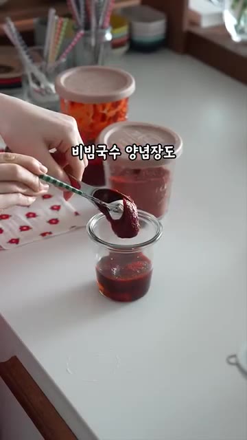 볶은 채소를 밥 3공기와 섞어줍니다. — 채소 듬뿍! 식감 좋은 고당추 꼬마김밥 레시피