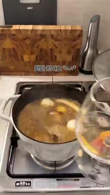 졸인 차슈를 건져내어 식힌다. — 핵땡초맛김 & 차슈라멘 만들기