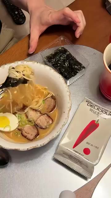 핵땡초맛김을 곁들여 맛있게 먹는다. — 핵땡초맛김 & 차슈라멘 만들기