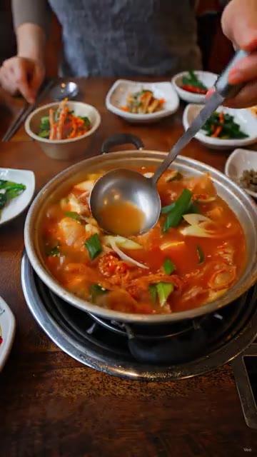 냄비에 김치, 참치, 두부, 대파, 고춧가루, 국간장, 다진마늘,… — 참치 김치찌개 황금 레시피
