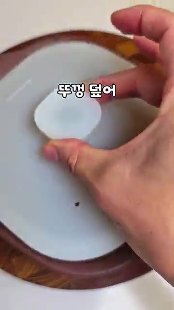 손바닥 크기의 감자 1개를 잘게 썰어 용기에 담고 물을 살짝 넣어… — 안소희 다이어트 감자샐러드 레시피