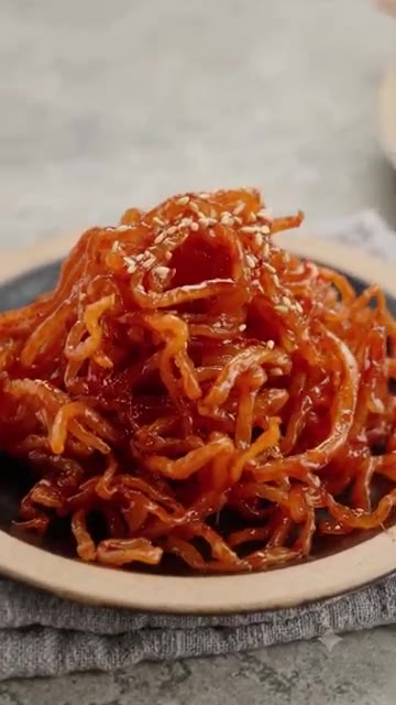 맛술 3큰술과 설탕 1스푼을 넣고 전자레인지에 1분 돌려 양념장을… — 진미채 황금 레시피 | 냉장고에 넣어도 부드러운 진미채 무침