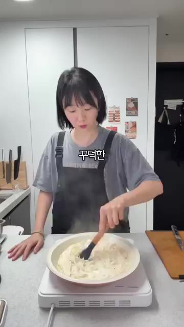 슬라이스 치즈를 넣어 소스를 꾸덕하게 만들고, 남은 명란과 김가루,… — 생크림 없이 꾸덕꾸덕 명란크림우동