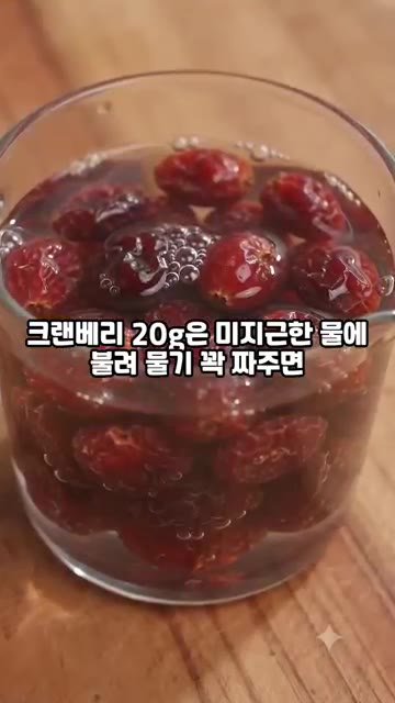 무화과는 꼭지를 제거하고 반으로 자른 뒤 다시 3등분해서 한입 크기… — 무화과 루꼴라 샐러드 드레싱 이거 하나로 카페 맛집
