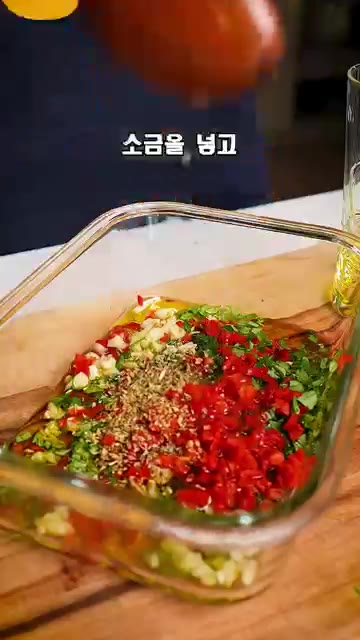 만든 소스를 냉장고에서 1~2시간 숙성시킵니다. — 스테이크 풍미를 극대화해주는 치미추리 소스 레시피 !