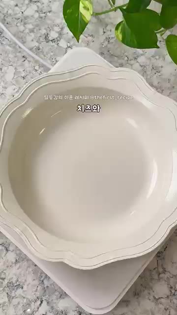 블루베리 잼을 듬뿍 올리고 다른 사워도우 빵으로 덮어줍니다. — 해외에서 난리난 블루베리 샌드위치 만들기 🫐 초간단 브런치 10분 컷!