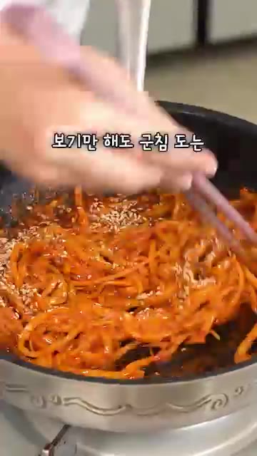 보기만 해도 군침 도는 매콤달콤 촉촉한 진미채볶음 완성이에요. — 부드럽고 쫀득한 밥도둑 진미채볶음