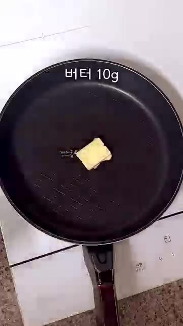 다른 식빵으로 덮어줍니다. — 요즘 난리라는❗️초간단 블루베리 토스트 만들기