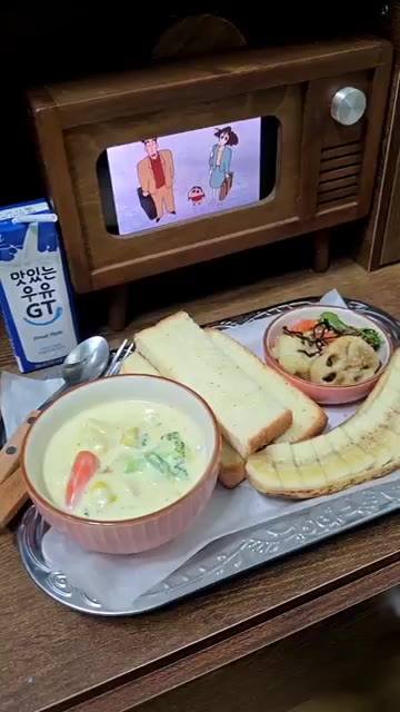 전자레인지에서 꺼내 잘 저어준다. — 전자레인지로 만드는 초간단 우유 크림 스튜