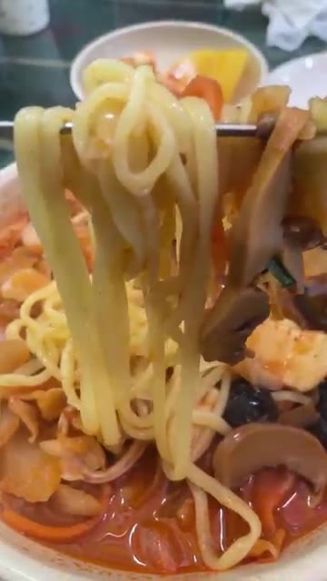 그릇에 담아 맛있게 즐긴다. — 얼큰한 해물짬뽕