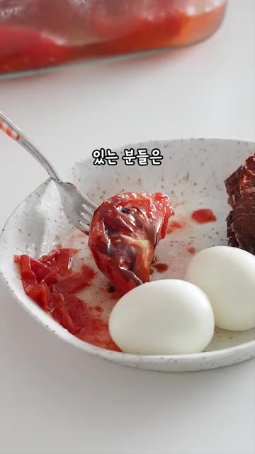 아침 식사로 삶은 계란, 육포 등과 함께 곁들여 먹으면 좋습니다.… — 간단하지만 맛있는 토마토요리🍅 아침메뉴로 딱이에요!