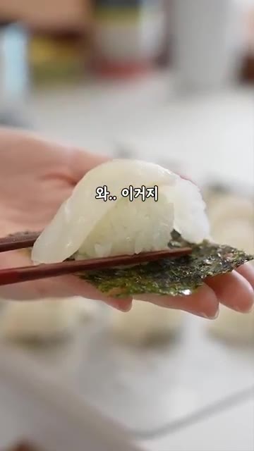 묵은지를 깨끗하게 씻어 물기를 꼭 짜줍니다. — 광어김밥은 이 조합이 1등👍🏻감동적인 맛이에요