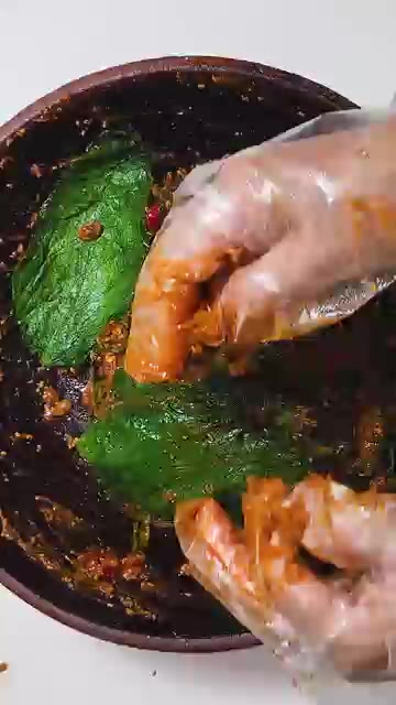 콩잎 600g은 잎만 한 장씩 따서 깨끗이 씻고 물기를 뺀 후, 한… — 콩잎을 된장에 무치면 밥 두 그릇이 모자랍니다!