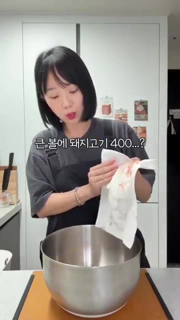 약불에서 타지 않게 뒤집어가며 천천히 익혀줍니다. — 초간단 숟가락 동그랑땡