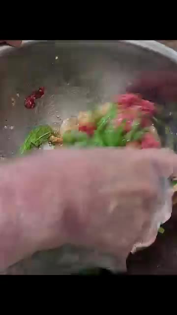통깨를 갈아 넣고 골고루 버무려 준다. — 깻잎 묵은지 육회무침 레시피