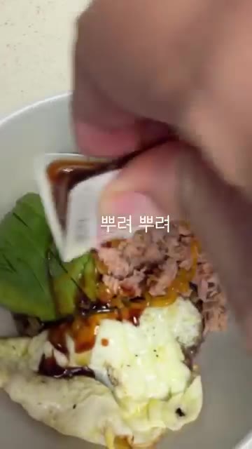 간장과 참기름을 뿌리고 깨를 뿌린다. — 여름 집밥