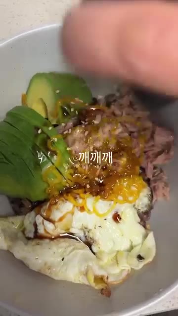 김을 잘게 부숴 올린다. — 여름 집밥