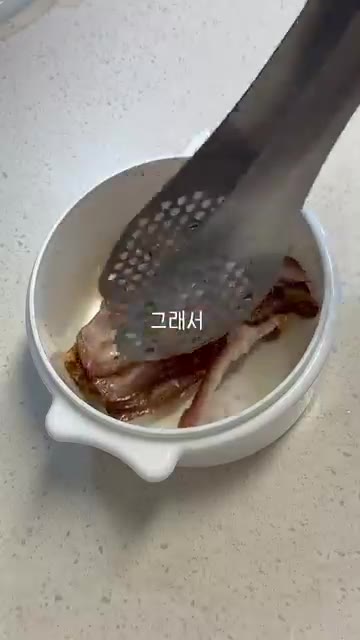 냉동 상태라면 해동해주시고, 전자레인지에 1분 30초에서 2분 정도… — 집에서 간단하게 즐기는 슬라이스 족발 레시피